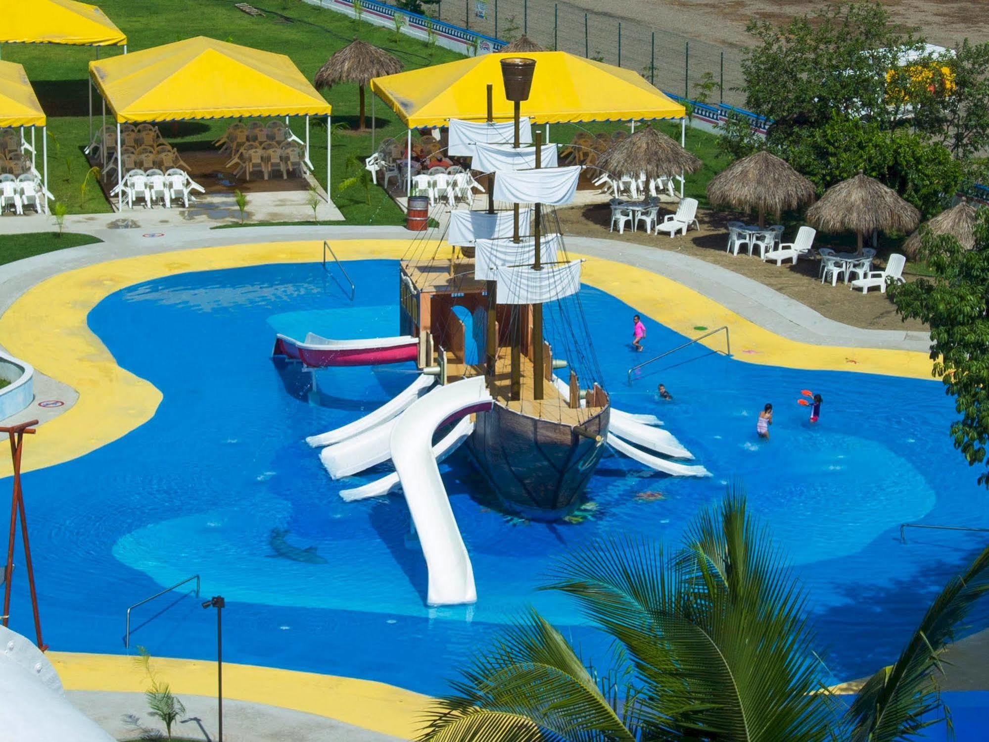 Splash Inn Nuevo Vallarta & Parque Acuatico Esterno foto