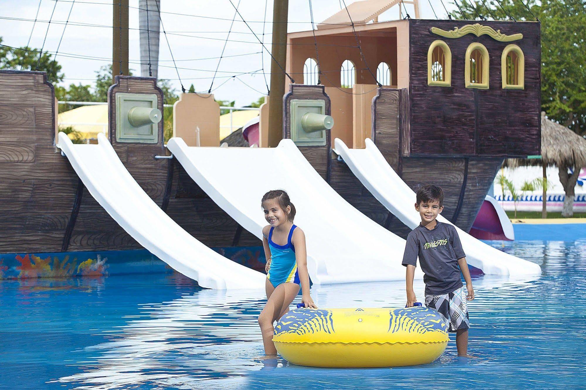 Splash Inn Nuevo Vallarta & Parque Acuatico Esterno foto